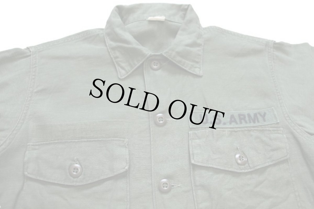 画像3: 70s 米軍 U.S.ARMY パッチ付き コットンサテン ユーティリティシャツ オリーブグリーン 15.5★Q (3)