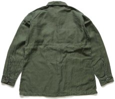 画像2: 60s 米軍 U.S.ARMY パッチ付き コットンサテン ユーティリティシャツ オリーブグリーン 15.5 (2)