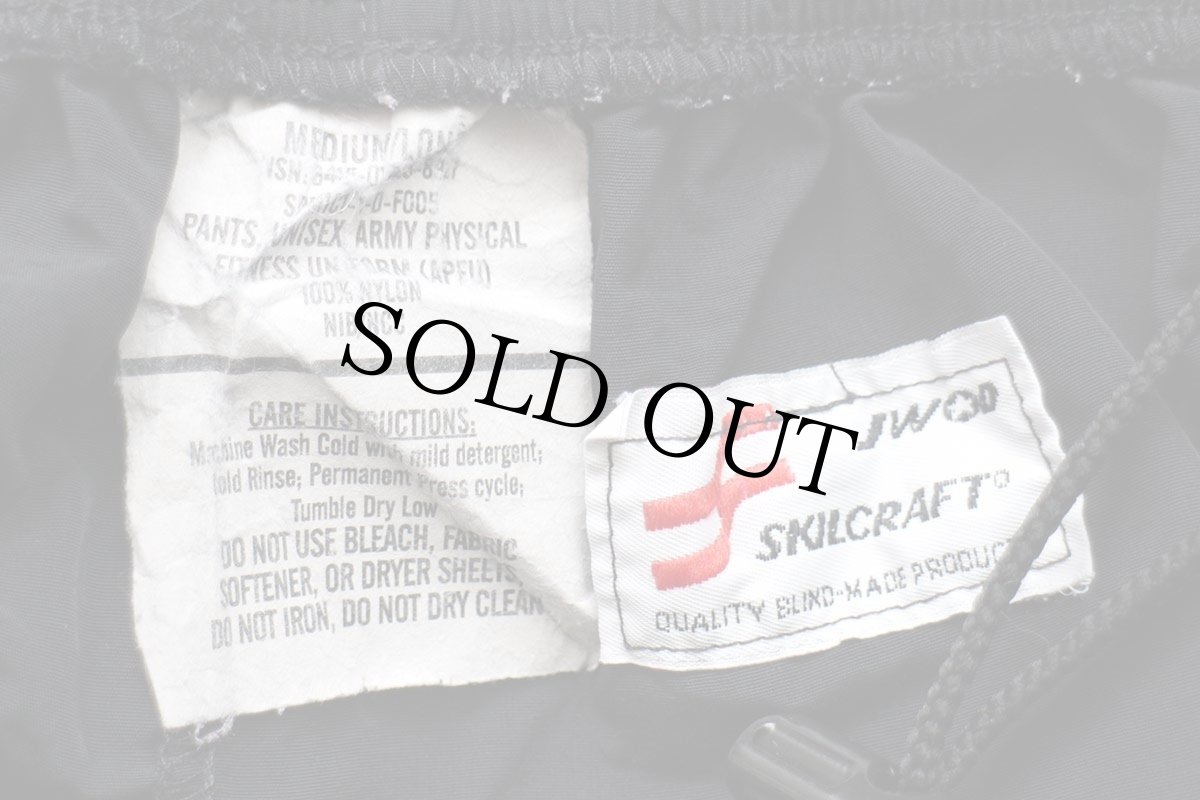 画像6: 11 米軍 U.S.ARMY ロゴ刺繍 APFU トレーニング ナイロンパンツ 黒 M/L★02 IPFU (6)