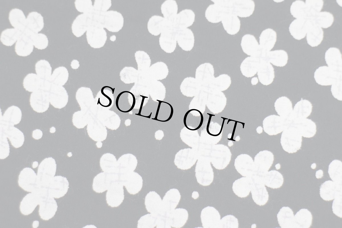 画像8: 90s イタリア製 BENETTONベネトン 総柄 レーヨンシャツ 黒 (8)