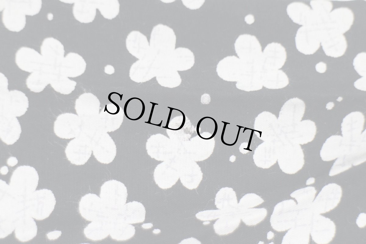 画像7: 90s イタリア製 BENETTONベネトン 総柄 レーヨンシャツ 黒 (7)