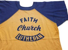 画像1: 60s CHAMPIONチャンピオン ランタグ FAITH Church LUTHERAN 三段中抜き フロッキープリント コットン ラグランTシャツ マスタード×紺 44 (1)