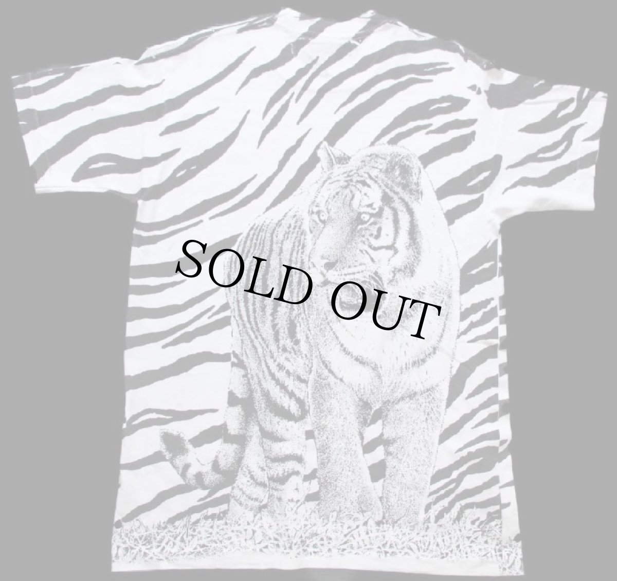 画像2: 90s アイルランド製 タイガー オールオーバープリント コットンTシャツ 白×黒 L (2)