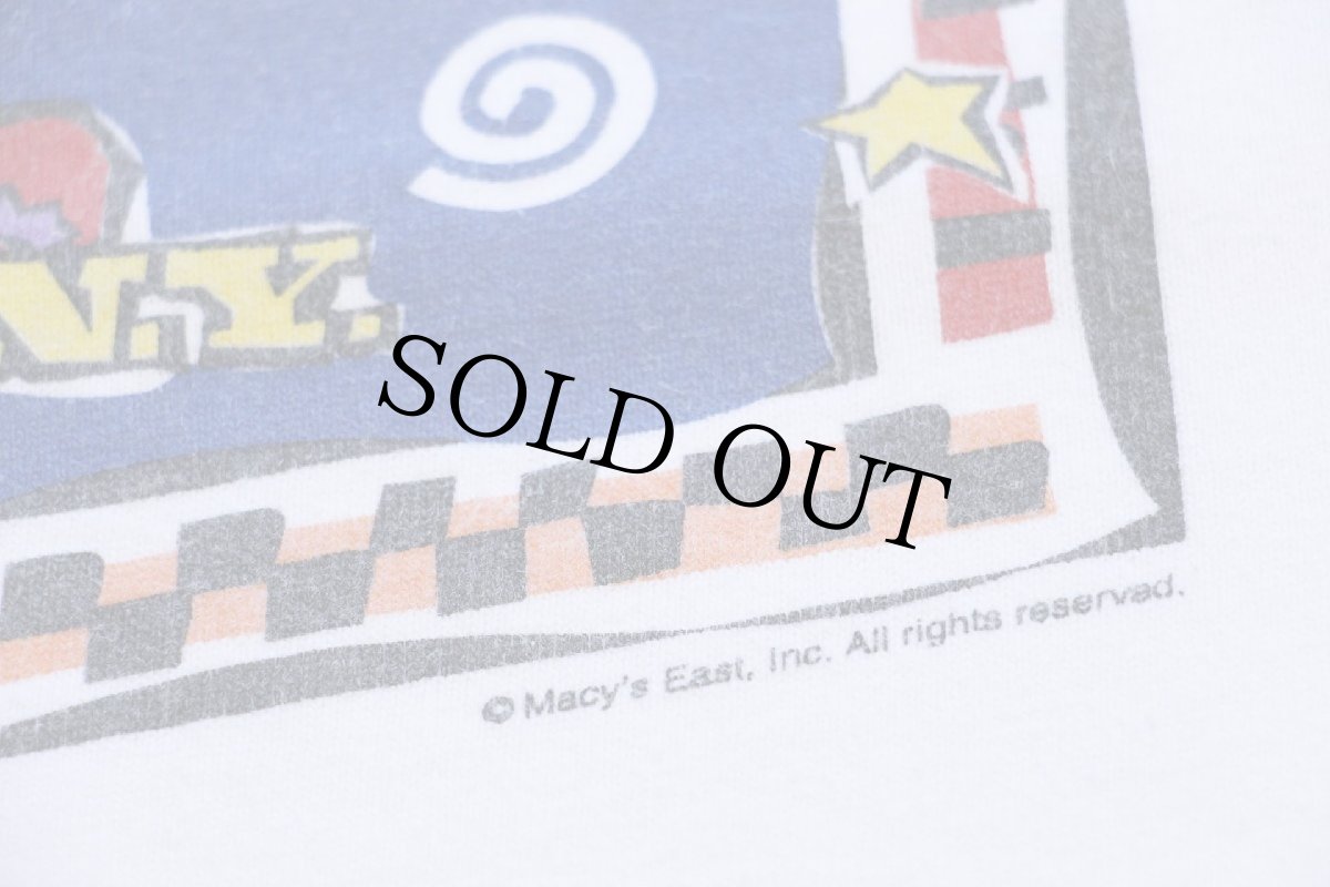 画像4: 90s USA製 MACY'S THANKSGIVING DAY EVENT STAFF ニューヨーク 両面プリント アート モックネック コットン 長袖Tシャツ 白 XL (4)