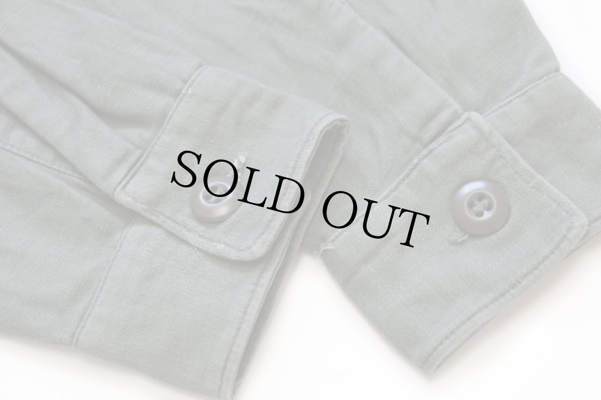 画像7: 60s 米軍 U.S.ARMY パッチ付き コットンサテン ユーティリティシャツ オリーブグリーン (7)