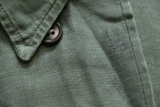 画像4: 60s 米軍 U.S.ARMY パッチ付き コットンサテン ユーティリティシャツ オリーブグリーン (4)