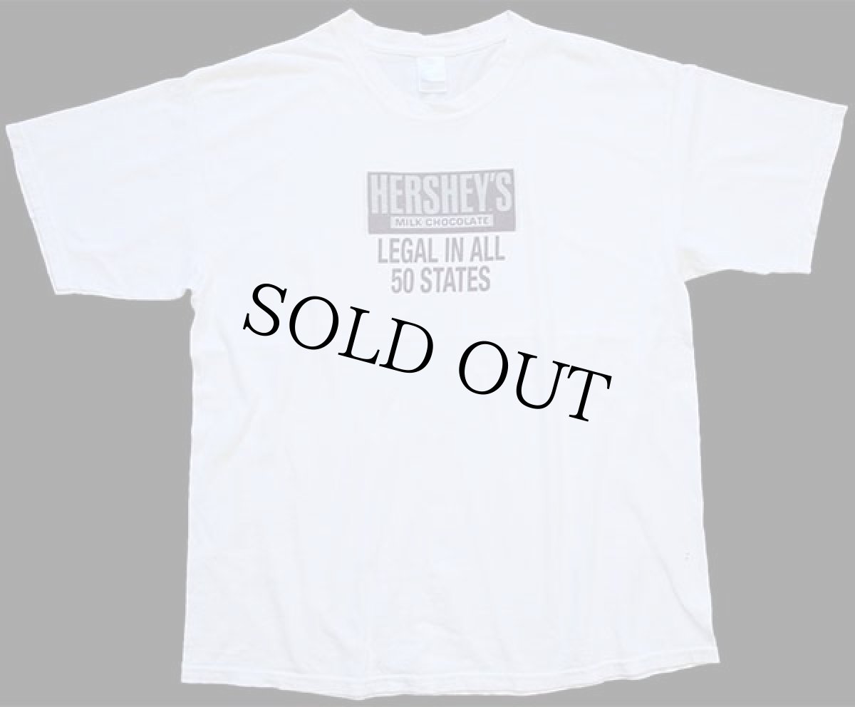 画像2: 00s HERSHEY'Sハーシーズ チョコレート ロゴ LEGAL IN ALL 50 STATES コットンTシャツ 白 XL (2)