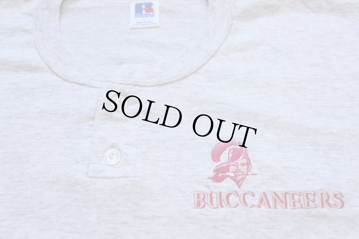 画像4: 80s USA製 RUSSELLラッセル NFL BUCCANEERS 刺繍 ヘンリーネック Tシャツ 杢ライトグレー L (4)