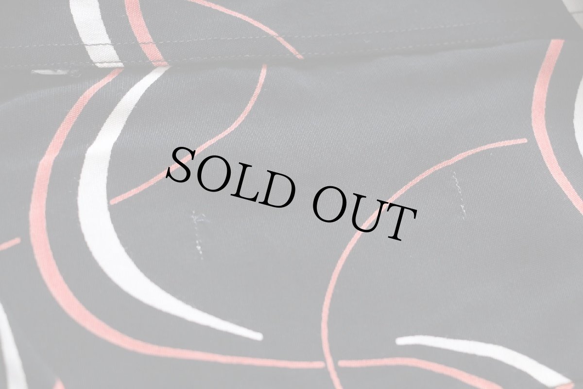 画像4: UNKNOWN アトミック柄 半袖 レーヨンシャツ 黒 (4)