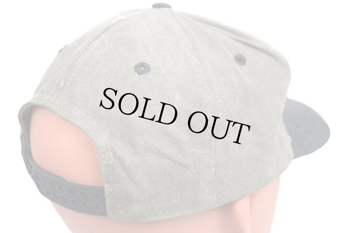 画像2: デッドストック★COBRA CAPS 無地 ツートン 切り替え ウォッシュ加工 コットンキャップ グレーベージュ×チャコールグレー★A (2)