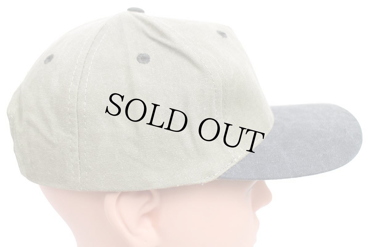 画像4: デッドストック★COBRA CAPS 無地 ツートン 切り替え ウォッシュ加工 コットンキャップ グレーベージュ×チャコールグレー★A (4)