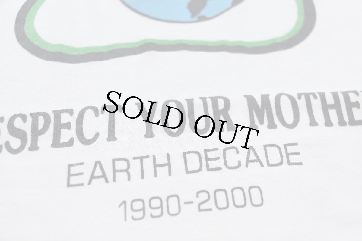 画像4: 90s USA製 RESPECT YOUR MOTHER EARTH DECADE 1990-2000 アート コットンTシャツ 白 L (4)