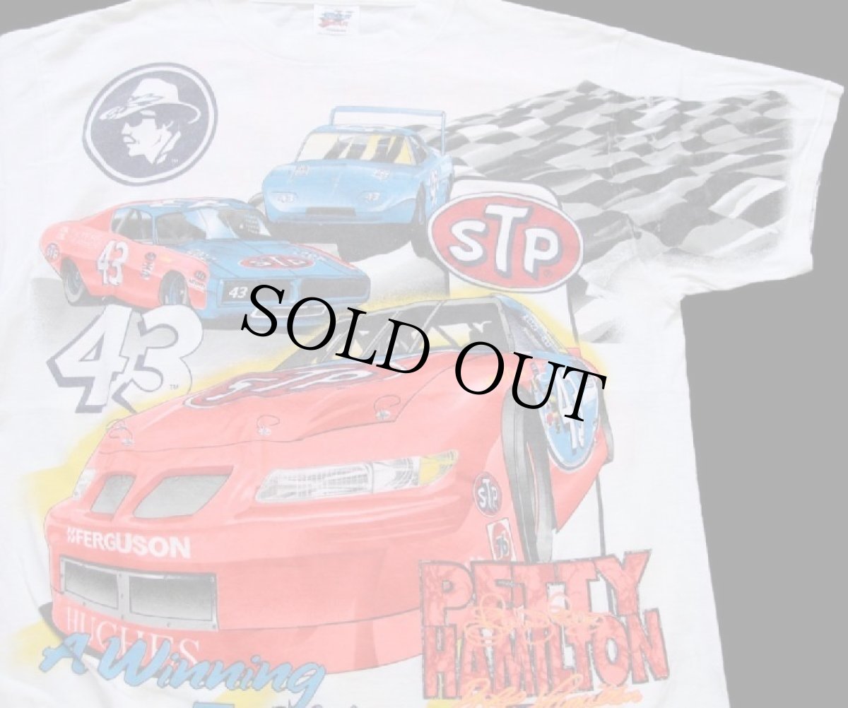 画像3: 90s NASCAR PETTY HAMILTON STP チェッカーフラッグ オールオーバープリント コットンTシャツ 白 L (3)