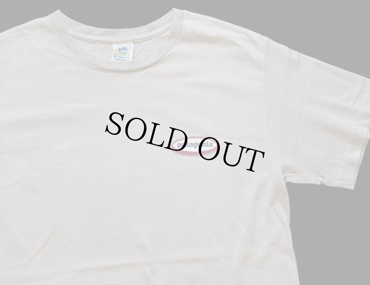 画像3: 90s USA製 patagoniaパタゴニア Beneficial T's オーバルロゴ オーガニックコットンTシャツ グレーベージュ S (3)