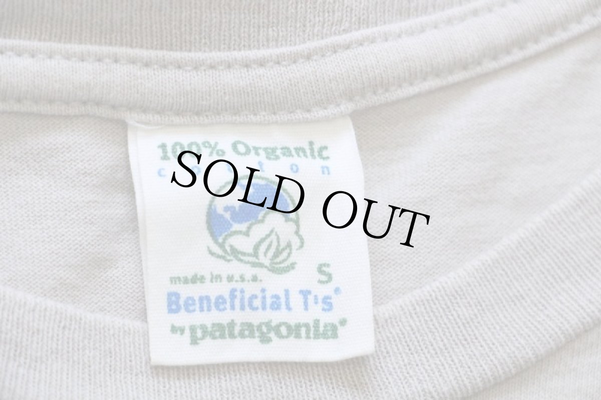 画像5: 90s USA製 patagoniaパタゴニア Beneficial T's オーバルロゴ オーガニックコットンTシャツ グレーベージュ S (5)