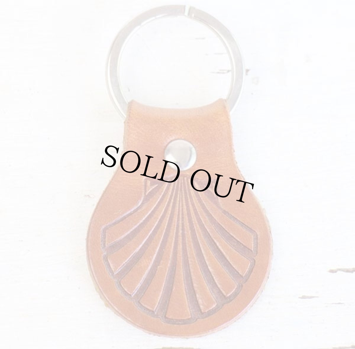 画像2: 貝殻柄 カービング レザー キーホルダー 茶★キーチェーン (2)