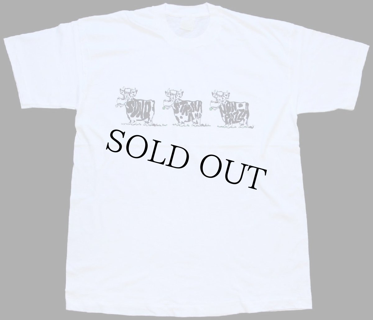 画像2: 90s SONA STRANA MA NON PAZZA 牛 イラスト コットンTシャツ 白 (2)