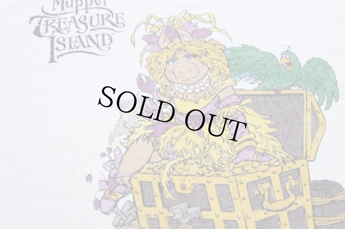 画像4: 90s USA製 MUPPET TREASURE ISLAND Miss Piggy ミスピギー Dole BANANAS ロゴ コットンTシャツ 白 XL (4)