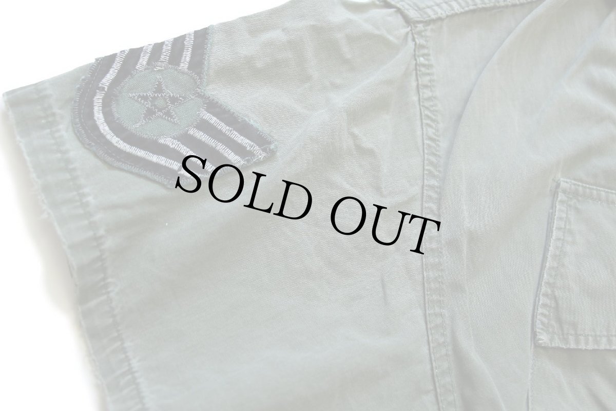 画像6: 60s 米軍 USAF パッチ付き 半袖 カスタム ジャングルファティーグジャケット 3rd ノンリップ ペンキ飛び オリーブグリーン フェード (6)