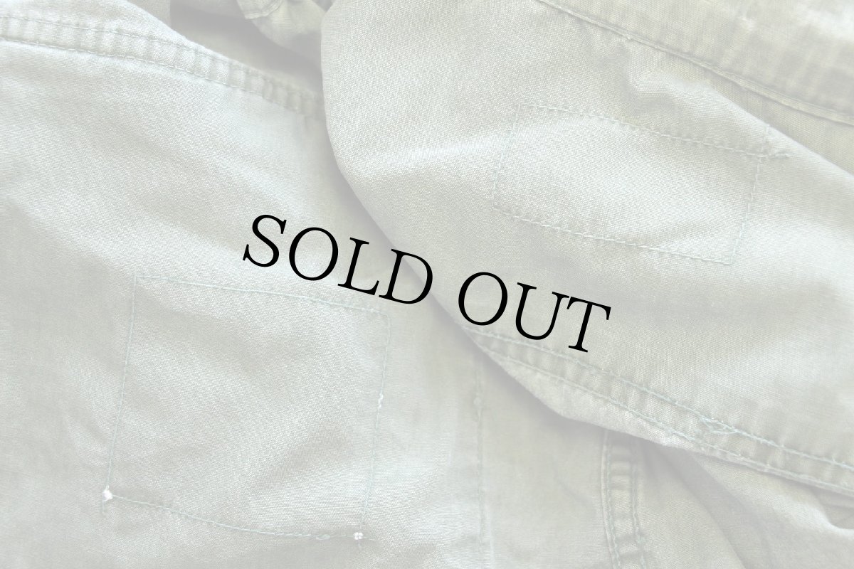 画像4: 60s 米軍 USAF パッチ付き 半袖 カスタム ジャングルファティーグジャケット 3rd ノンリップ ペンキ飛び オリーブグリーン フェード (4)