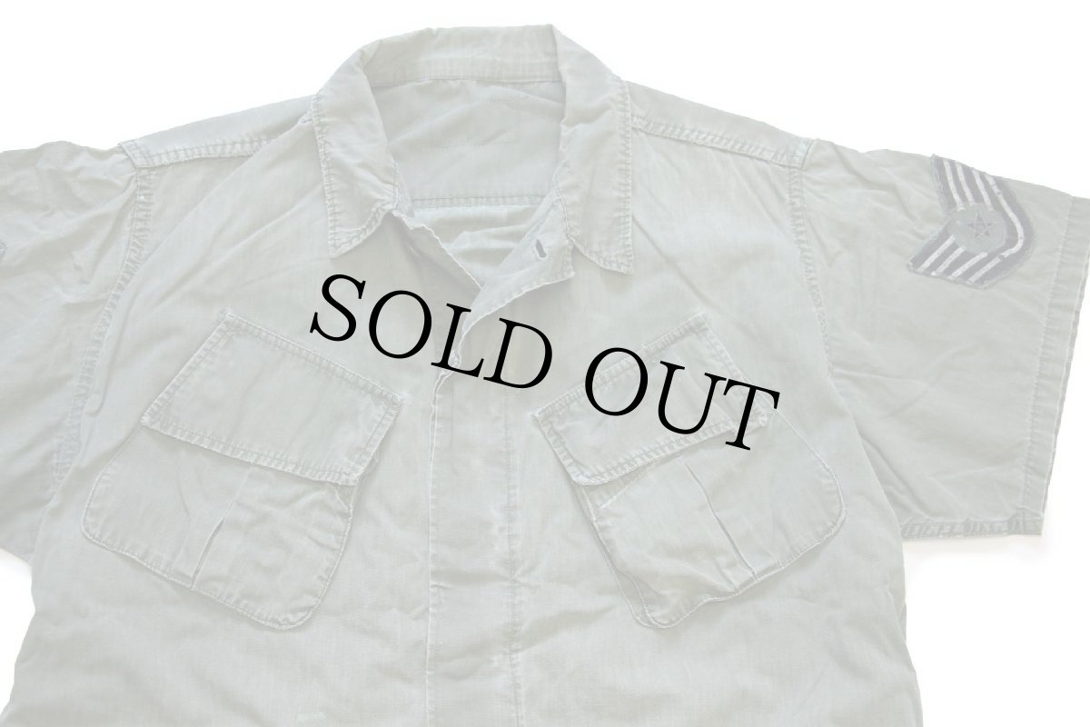 画像3: 60s 米軍 USAF パッチ付き 半袖 カスタム ジャングルファティーグジャケット 3rd ノンリップ ペンキ飛び オリーブグリーン フェード (3)