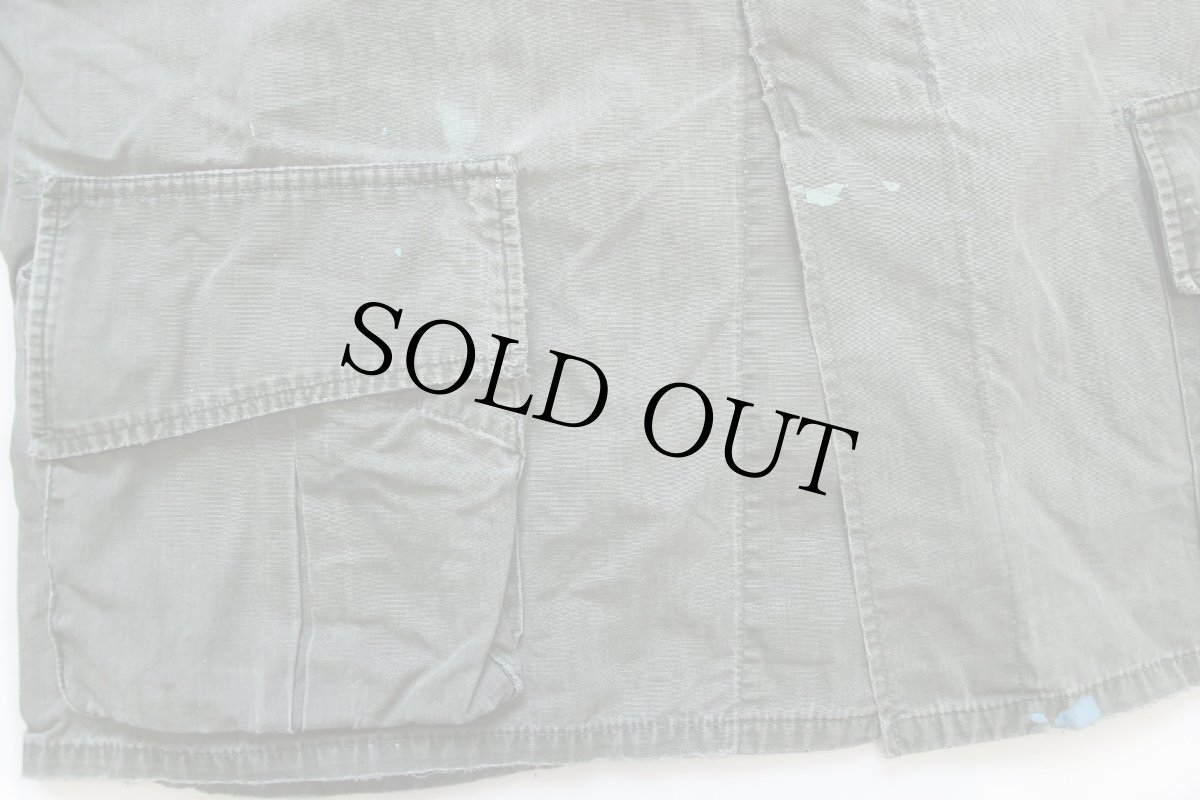 画像5: 60s 米軍 USAF パッチ付き 半袖 カスタム ジャングルファティーグジャケット 3rd ノンリップ ペンキ飛び オリーブグリーン フェード (5)