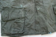 画像5: 60s 米軍 USAF パッチ付き 半袖 カスタム ジャングルファティーグジャケット 3rd ノンリップ ペンキ飛び オリーブグリーン フェード (5)