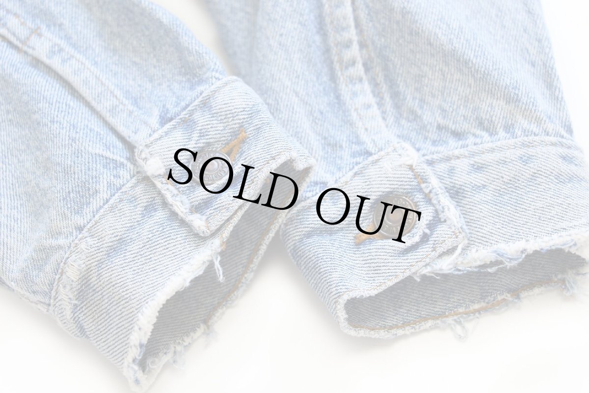画像9: 90s USA製 Levi'sリーバイス デカパッチ ダメージ デニムジャケット 4ポケット (9)