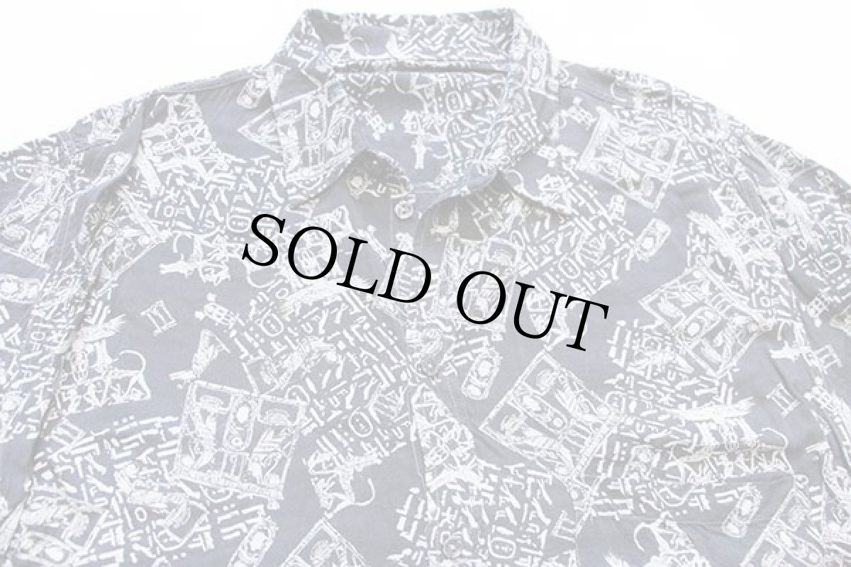 画像3: 80s イタリア製 UNKNOWN アート 総柄 レーヨンシャツ 炭黒 L (3)