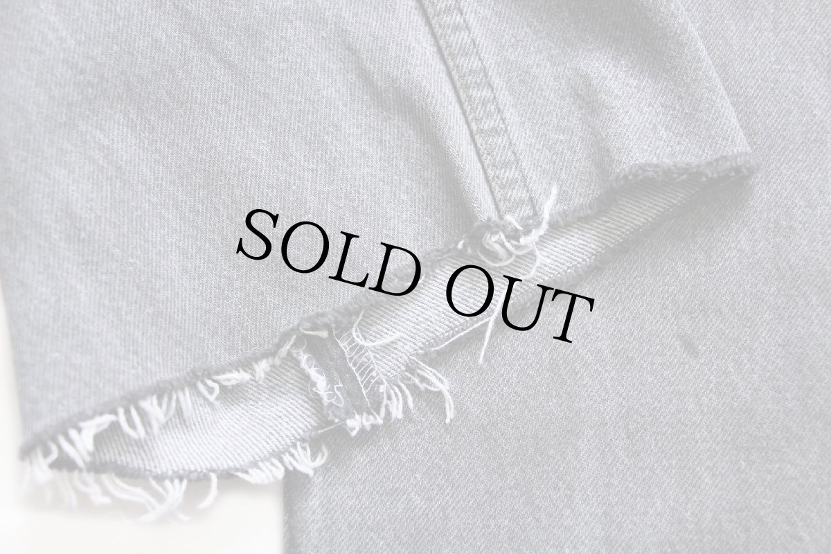 画像9: 90s USA製 Levi'sリーバイス 501 カットオフ 先染め ブラック デニムパンツ W34 (9)