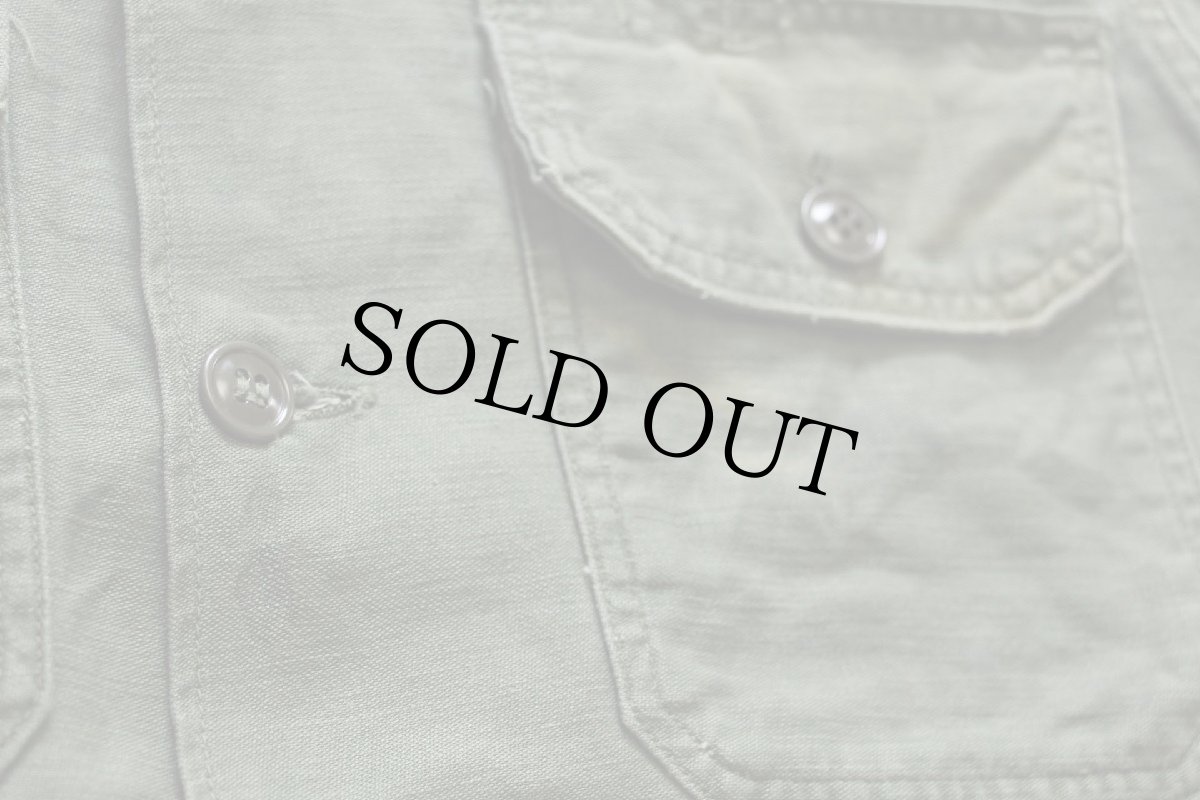 画像5: 60s 米軍 USMC ステンシル コットンサテン ユーティリティシャツ オリーブグリーン (5)