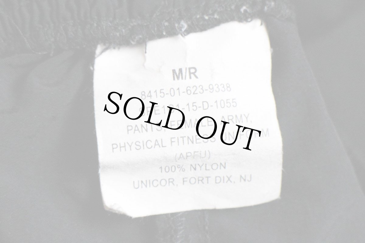 画像6: 15 米軍 U.S.ARMY ロゴ刺繍 APFU トレーニング ナイロンパンツ 黒 M/R★42 IPFU (6)