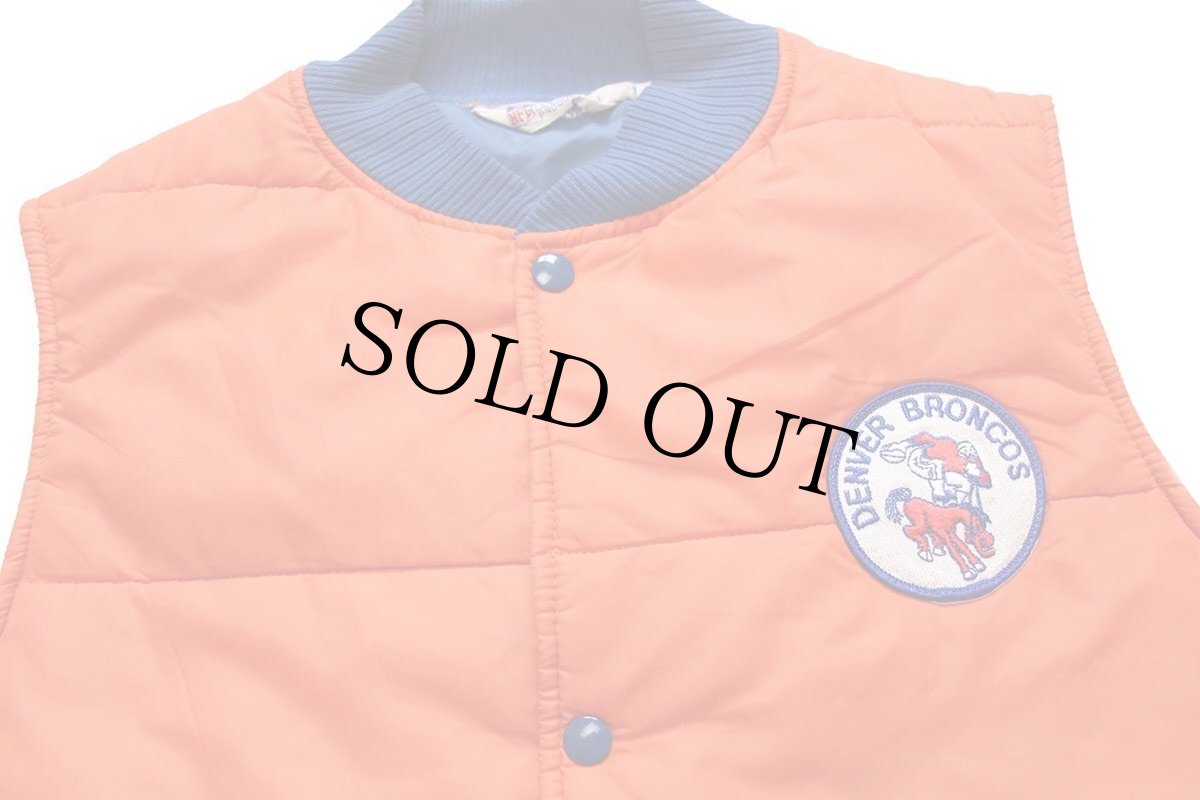 画像3: 80s Stahl-Urban NFL DENVER BRONCOS パッチ付き 中綿入り ナイロンベスト オレンジ ボーイズXL (3)