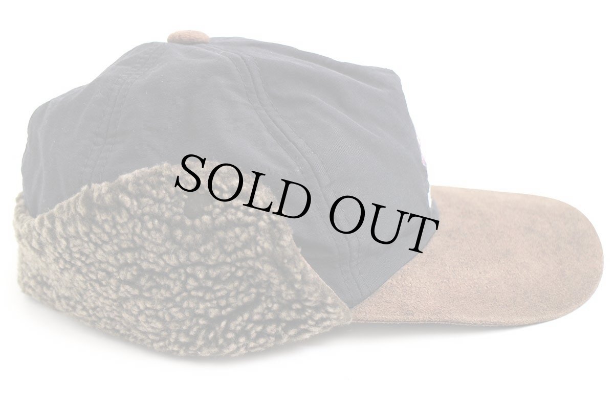 画像4: LYLE&SCOTT ユニオンジャック 刺繍 ツートン 切り替え ボア耳当て付き ナイロン×レザーキャップ 黒×茶 (4)