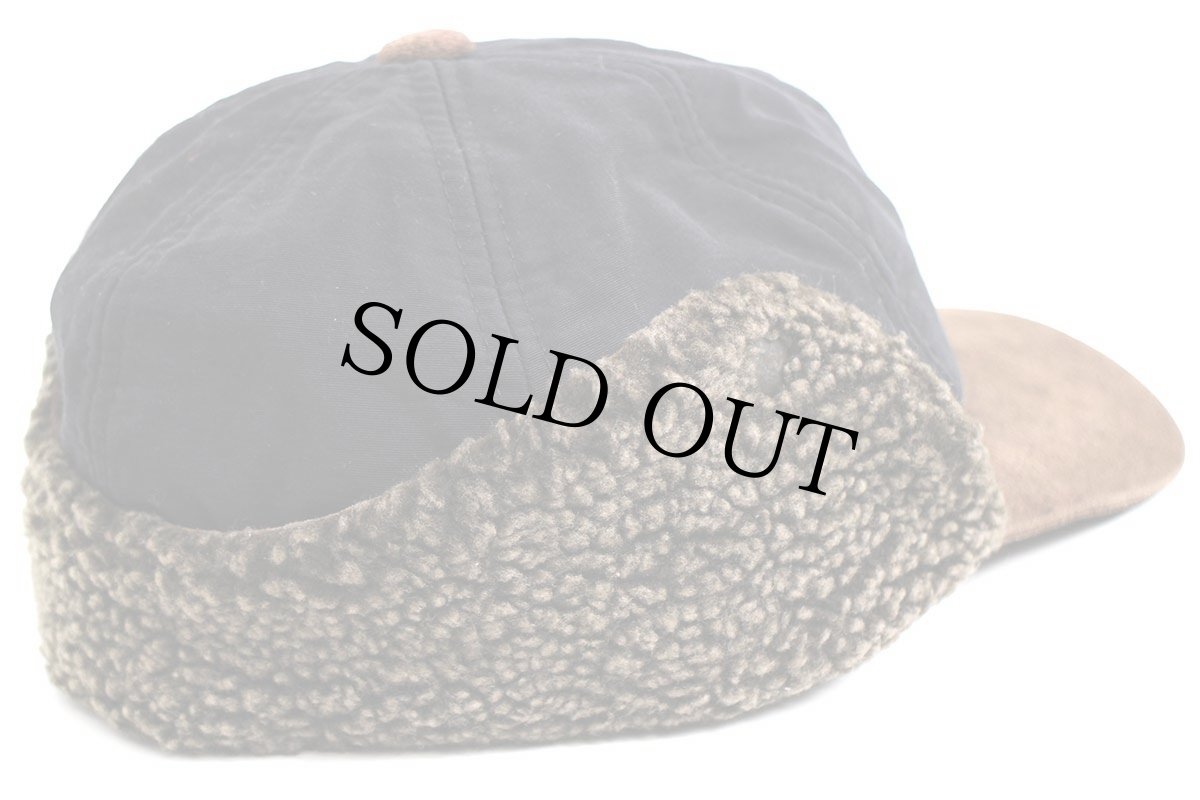 画像2: LYLE&SCOTT ユニオンジャック 刺繍 ツートン 切り替え ボア耳当て付き ナイロン×レザーキャップ 黒×茶 (2)