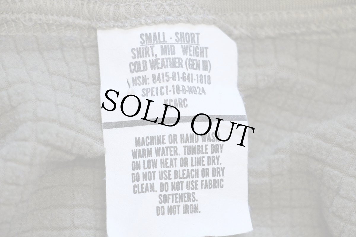 画像4: 18 米軍 ECWCS GEN3 LEVEL2 グリッドフリースシャツ コヨーテブラウン S-S (4)