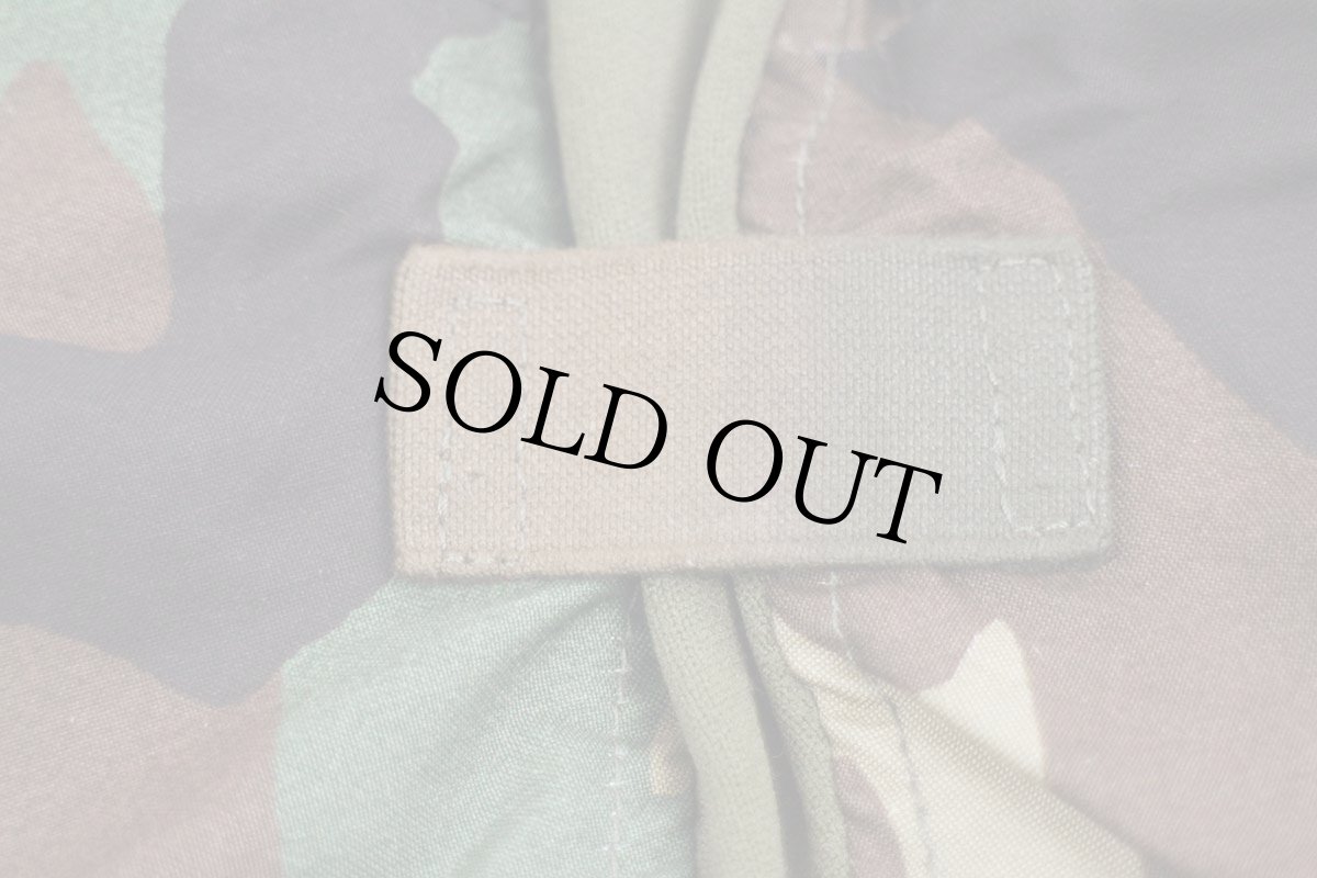 画像9: 90s 米軍 U.S.ARMY ピンズ付き ウッドランドカモ ヘルメットライナー キャップ 7 1/4 (9)