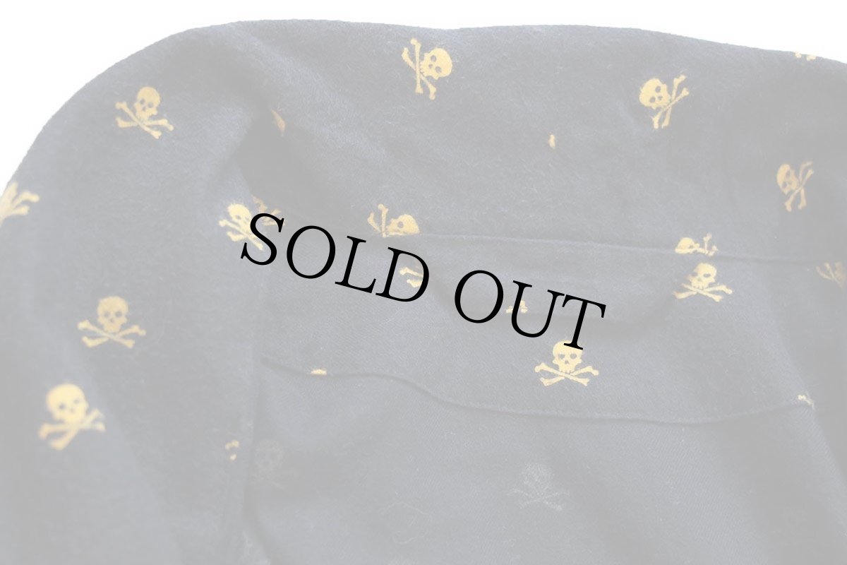 画像5: UNKNOWN スカル クロスボーン 総柄 ショールカラー コットン プリントネルガウン 黒★ローブ (5)