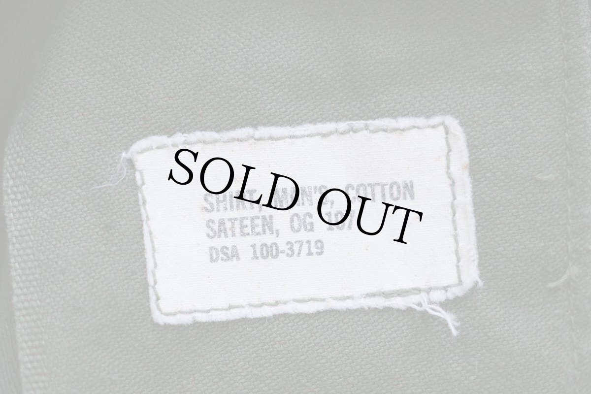 画像5: 60s 米軍 U.S.NAVY SEABEES パッチ付き コットンサテン ユーティリティシャツ オリーブグリーン (5)