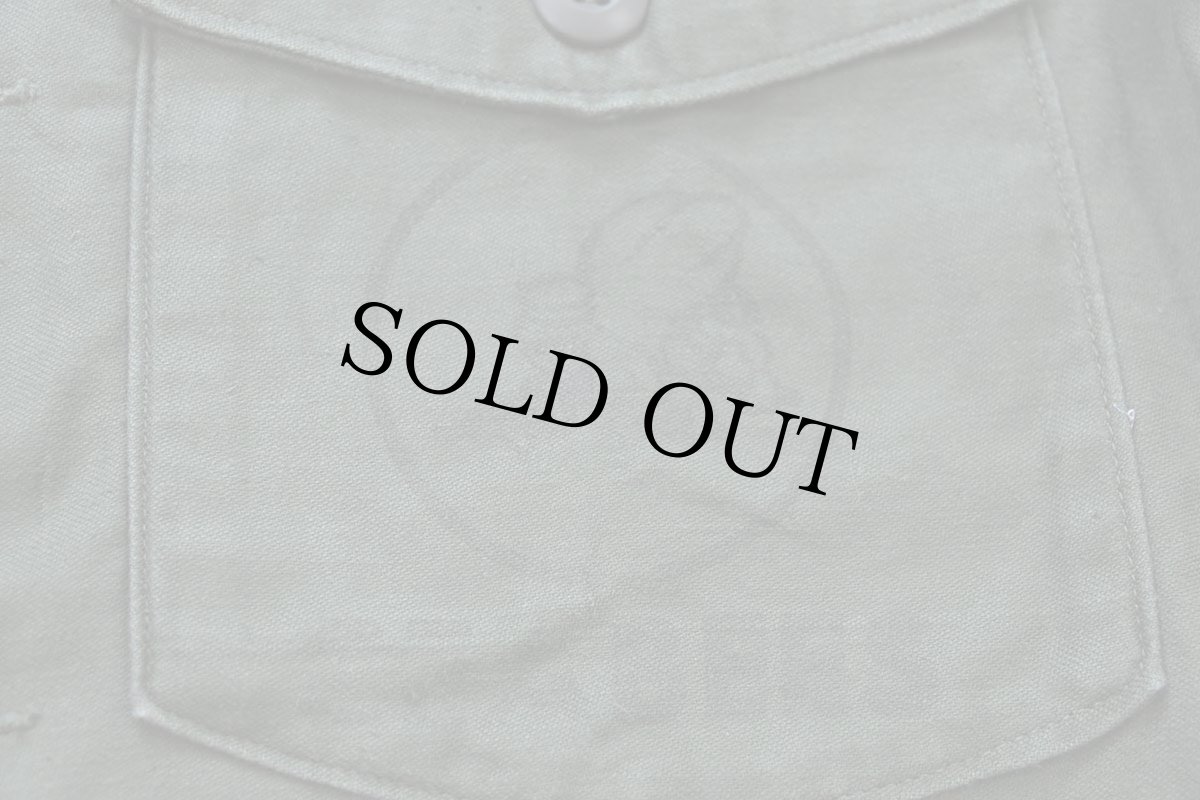 画像4: 60s 米軍 U.S.NAVY SEABEES パッチ付き コットンサテン ユーティリティシャツ オリーブグリーン (4)