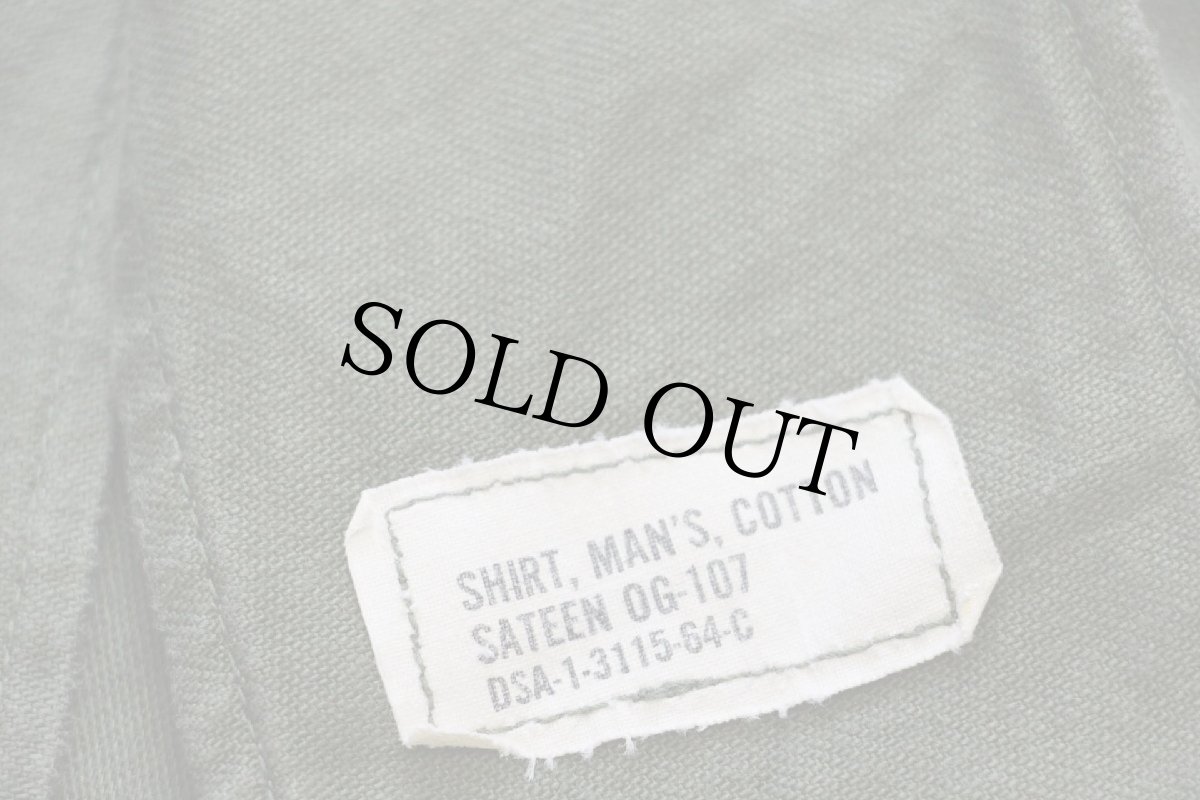 画像4: 60s 米軍 U.S.ARMY ストラップ付き コットンサテン ユーティリティシャツ 2nd オリーブグリーン 14.5 (4)