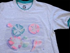 画像1: 90s USA製 Cape Hatteras NC シェル アート レイヤードネック&スリーブ コットンTシャツ 杢ライトグレー×グリーン L (1)