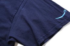 画像5: 2019 VACCINATED COVID-19 コロナ ウイルス ワクチン amazonアマゾン ロゴ コットンTシャツ 紺 L (5)
