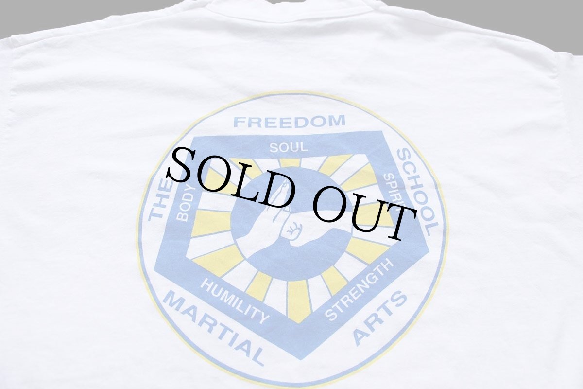 画像4: 90s USA製 THE FREEDOM SCHOOL MARTIAL ARTS 両面プリント Tシャツ 白 XL (4)