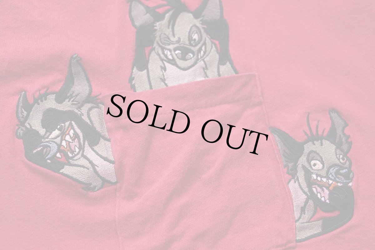 画像5: 90s USA製 THE LION KING ライオンキング シェンジ 刺繍 ポケット付き コットンTシャツ 赤 XL (5)