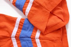 画像7: 90s USA製 NFL BRONCOS ひび割れプリント Vネック コットン フットボールTシャツ オレンジ L (7)
