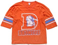 画像2: 90s USA製 NFL BRONCOS ひび割れプリント Vネック コットン フットボールTシャツ オレンジ L (2)