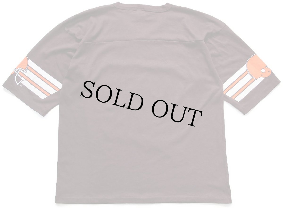 画像2: 80s USA製 NFL CLEVELAND BROWNS Vネック フットボールTシャツ 焦げ茶 XL (2)
