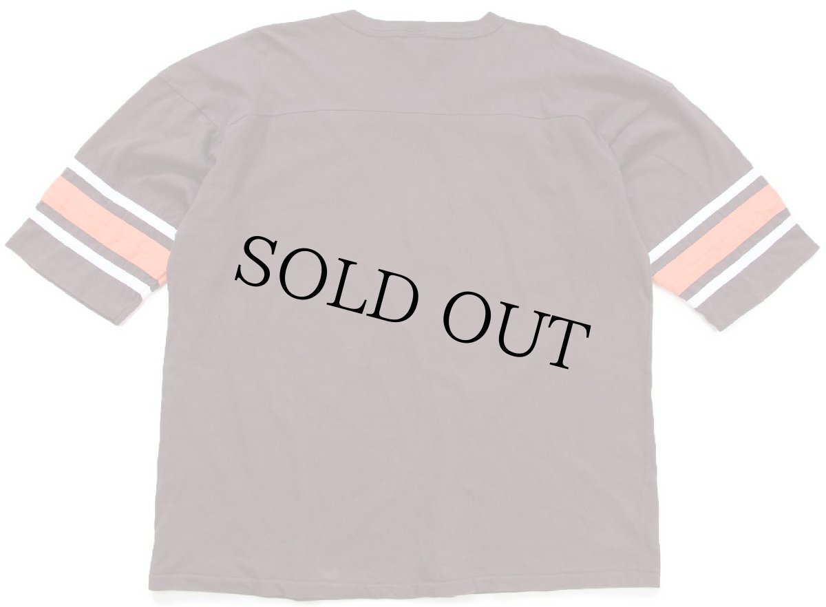 画像2: 90s USA製 NFL CLEVELAND BROWNS Vネック コットン フットボールTシャツ 焦げ茶 XL (2)