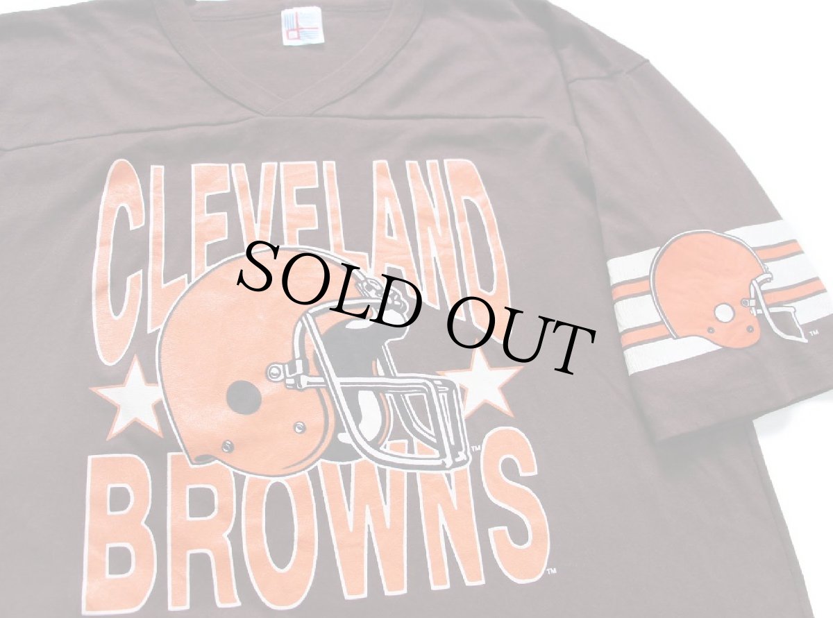 画像1: 80s USA製 NFL CLEVELAND BROWNS Vネック フットボールTシャツ 焦げ茶 XL (1)